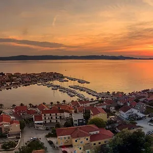 naomi-bibinje.hotelinzadar.com/
